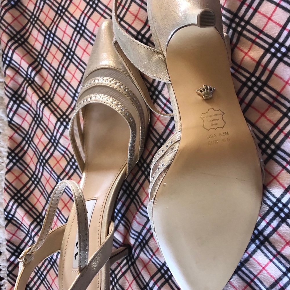 Nina Ricci Formal Sandles , New, Size 6.5